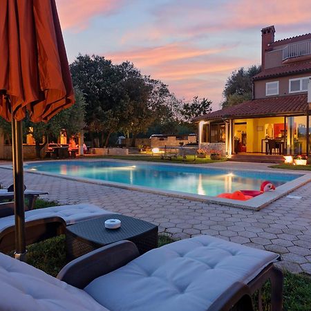 Guesthouse "Barboska" - Big Outdoor Swimming Pool & Private Tennis Court Vodnjan Bagian luar foto