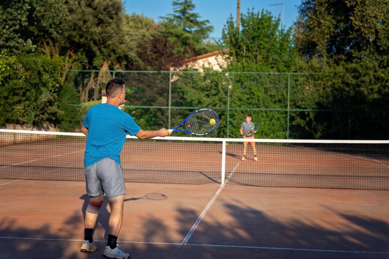 Guesthouse "Barboska" - Big Outdoor Swimming Pool & Private Tennis Court Vodnjan Bagian luar foto