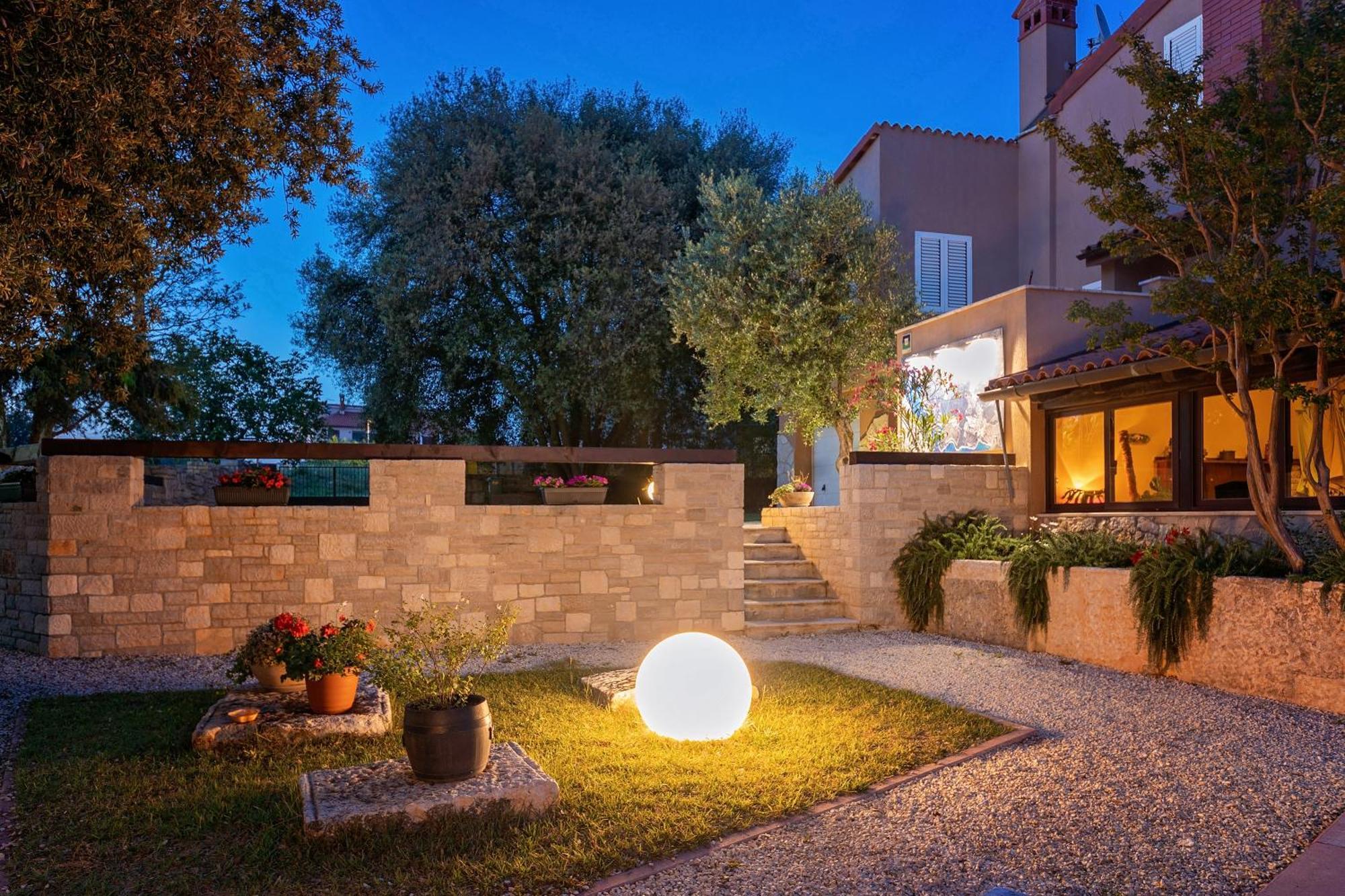 Guesthouse "Barboska" - Big Outdoor Swimming Pool & Private Tennis Court Vodnjan Bagian luar foto
