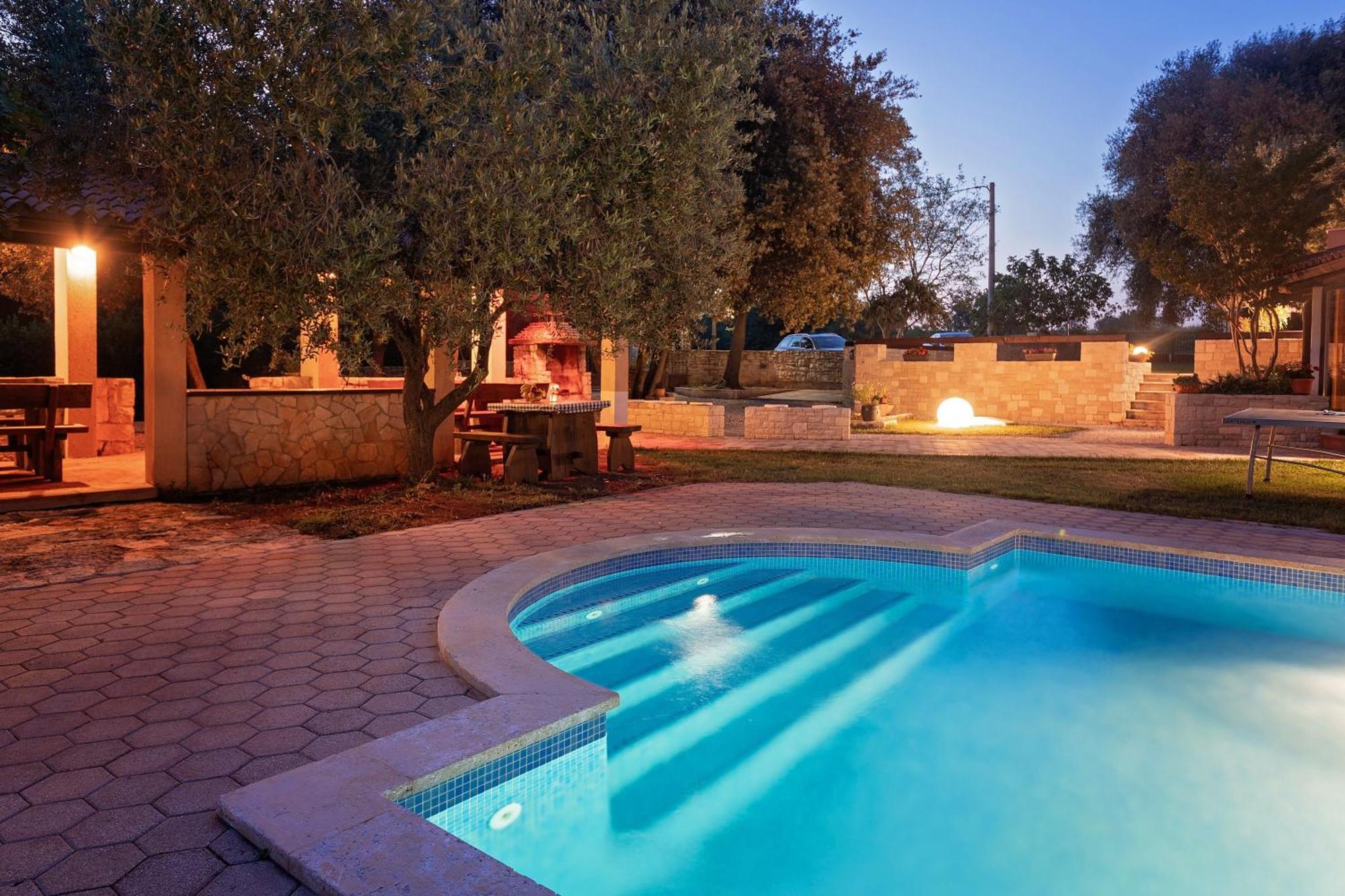 Guesthouse "Barboska" - Big Outdoor Swimming Pool & Private Tennis Court Vodnjan Bagian luar foto