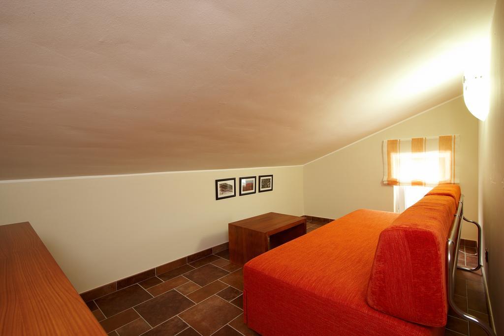 Guesthouse "Barboska" - Big Outdoor Swimming Pool & Private Tennis Court Vodnjan Ruang foto
