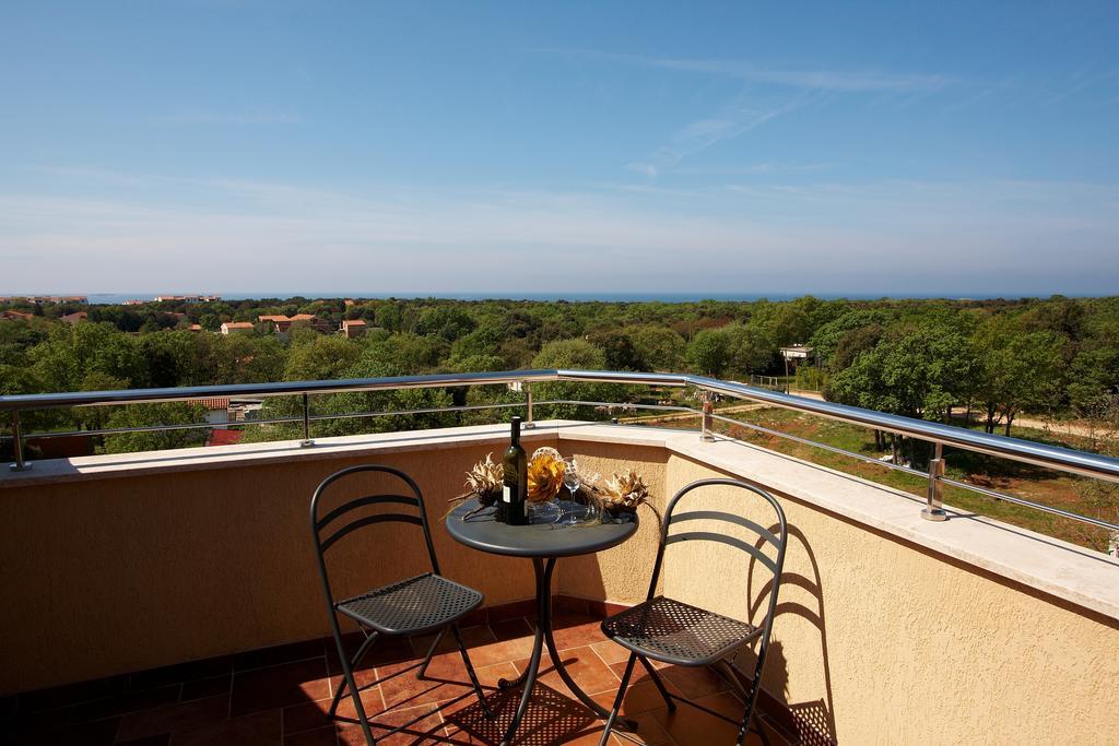 Guesthouse "Barboska" - Big Outdoor Swimming Pool & Private Tennis Court Vodnjan Ruang foto