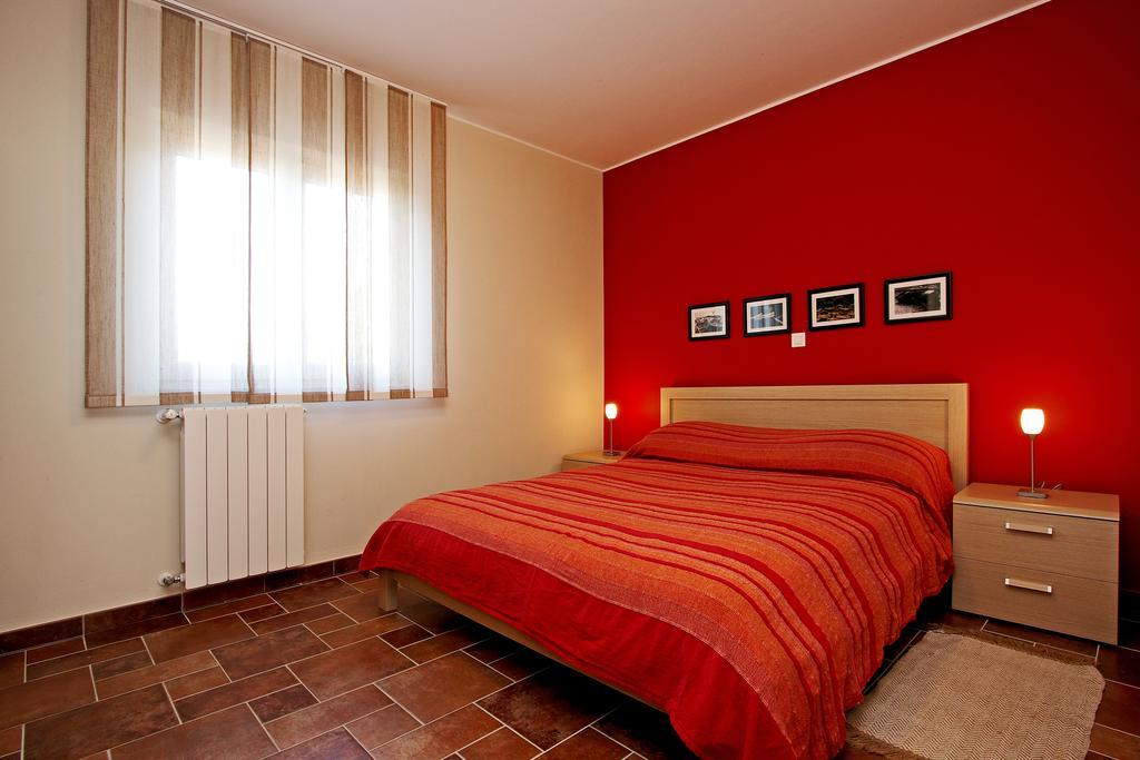 Guesthouse "Barboska" - Big Outdoor Swimming Pool & Private Tennis Court Vodnjan Ruang foto
