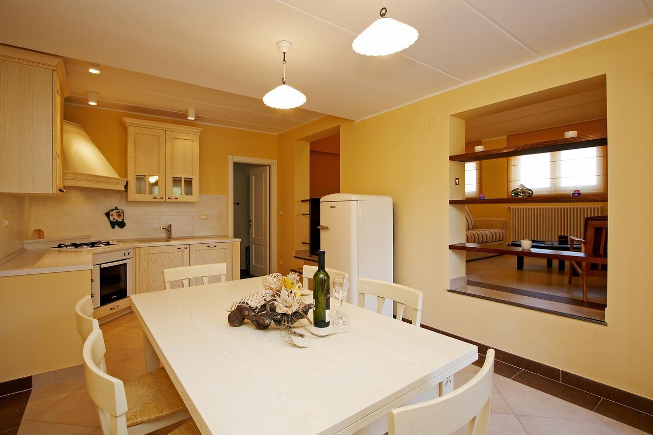 Guesthouse "Barboska" - Big Outdoor Swimming Pool & Private Tennis Court Vodnjan Ruang foto