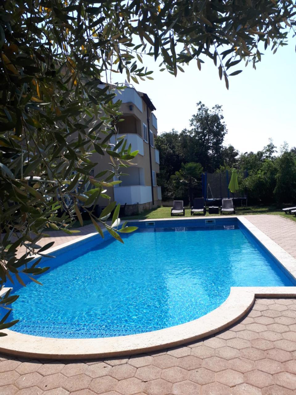 Guesthouse "Barboska" - Big Outdoor Swimming Pool & Private Tennis Court Vodnjan Bagian luar foto